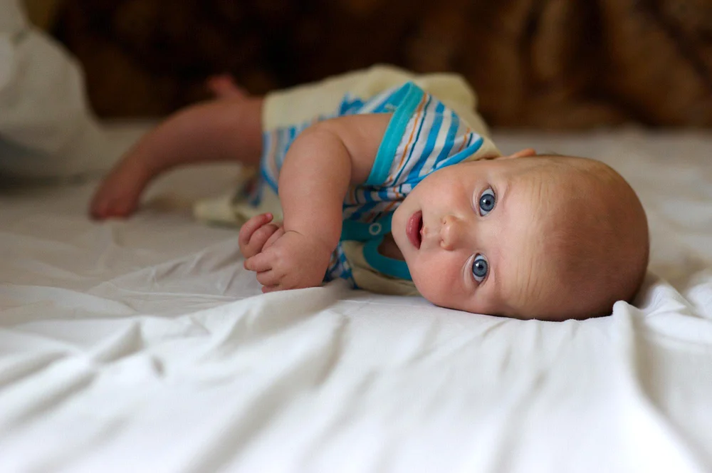 3 miesiąc życia - Większa kontrola głowy i pierwsze obroty