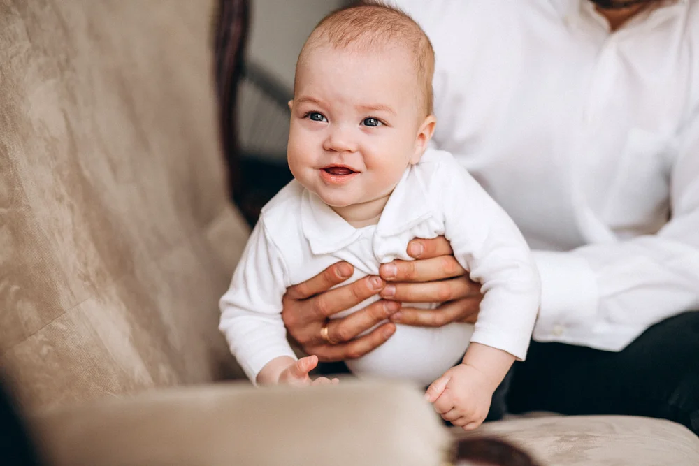 7 miesiąc życia - Siadanie z podparciem i większa samodzielność
