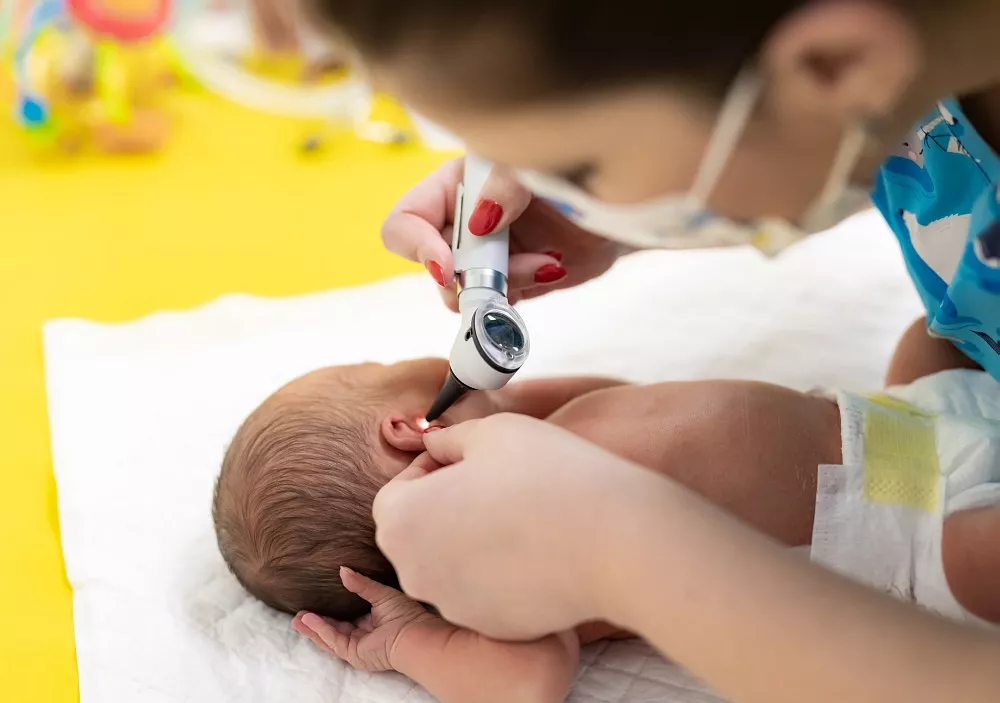 Badania przesiewowe noworodka w szpitalu – co sprawdzają lekarze?